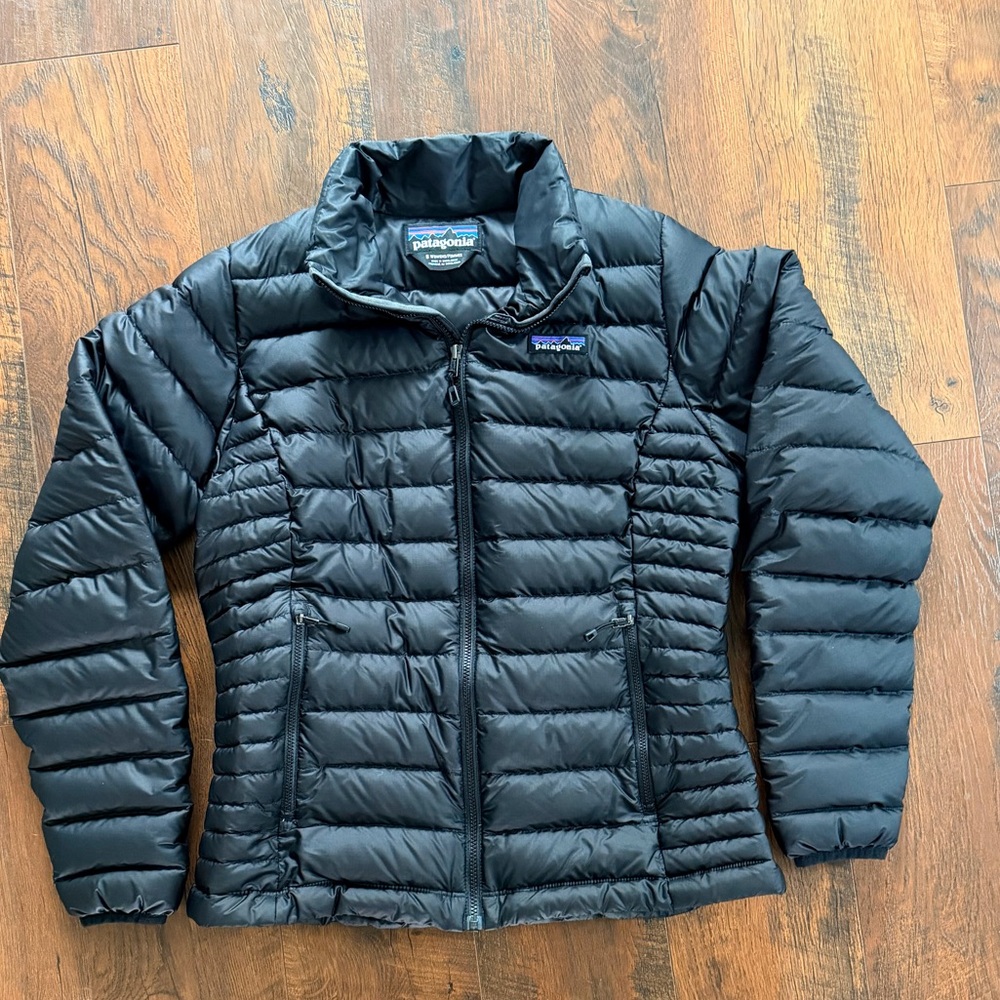 Patagonia women’s Down Sweater Jacket. Black. Sz Small.